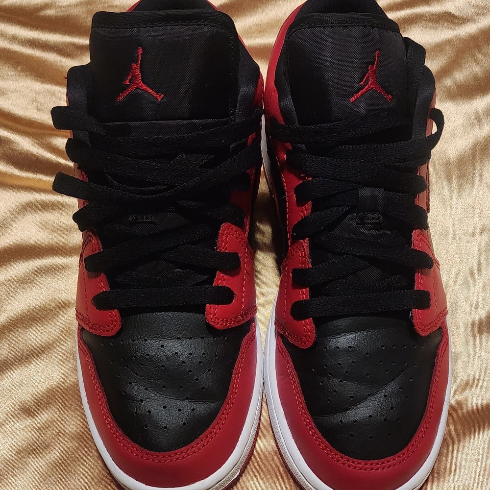 Nike Air Jordan 1 Low Black Red Bred GS Size 5Y
